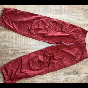 Unisex BDG baggy fit cargo pants. Tie waist and ankles.